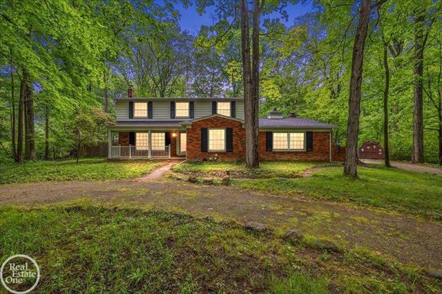 front view picture of 252 Wimberly Dr, Rochester, MI. 48306