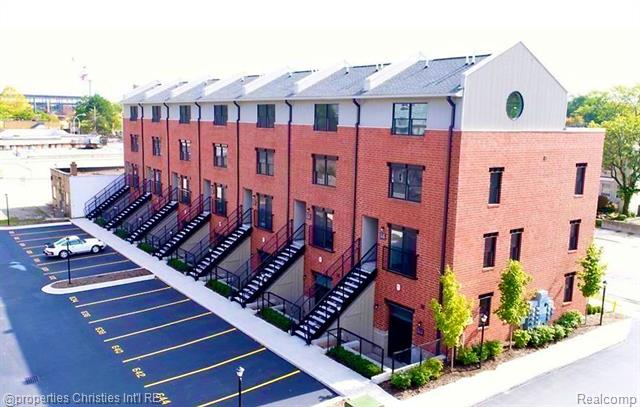 front view picture of 620 W 11 Mile Rd, Royal Oak, MI. 48067