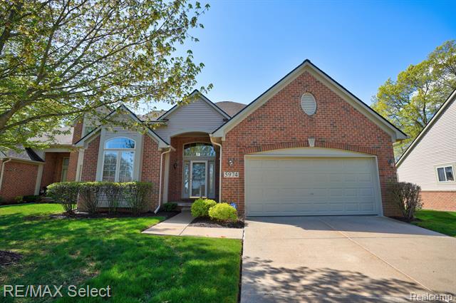 front view picture of 5974 Lochmore Dr, Commerce Township, MI. 48382