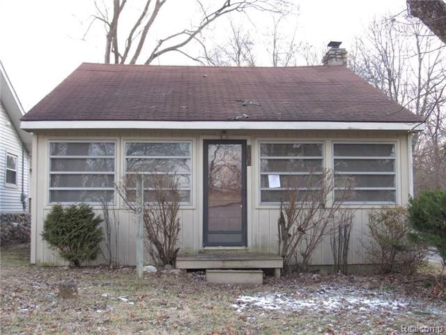 front view picture of 3991 Fieldview Ave, West Bloomfield, MI. 48324