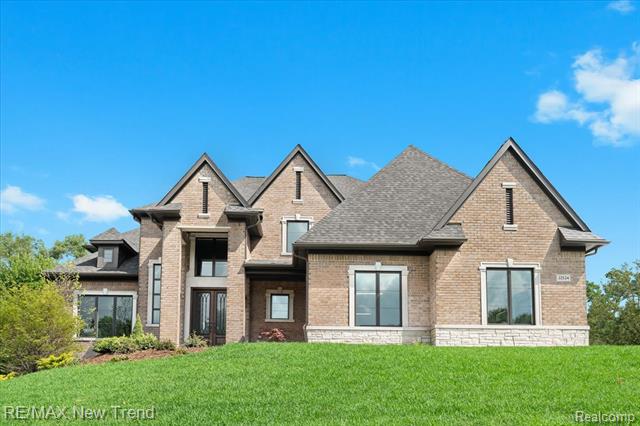 front view picture of 32534 Sanctuary Ct, Farmington, MI. 48336