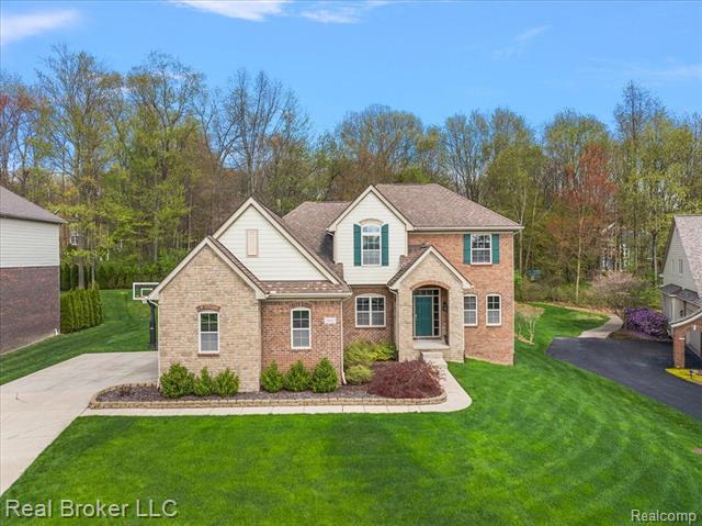 front view picture of 5633 Golf Pointe Dr, Clarkston, MI. 48348