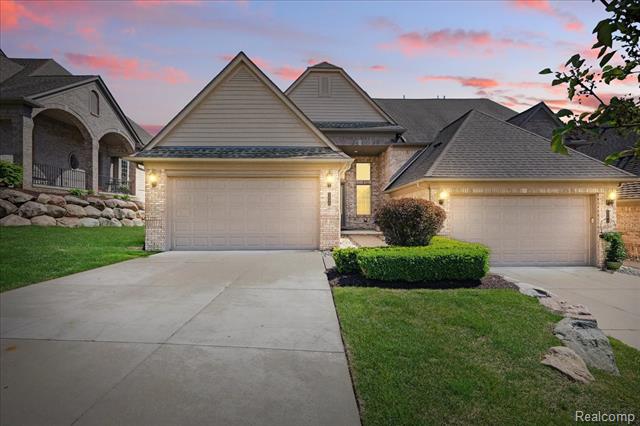 front view picture of 5696 Knob Hill Cir, Clarkston, MI. 48348