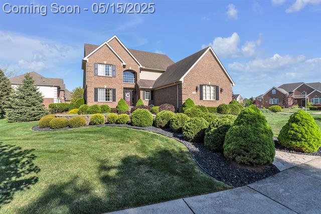 front view picture of 25340 Villagewood Ct, South Lyon, MI. 48178