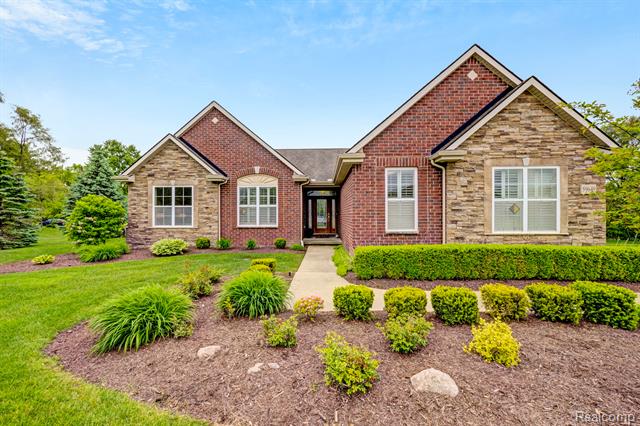front view picture of 59649 Mallory Ln, South Lyon, MI. 48178