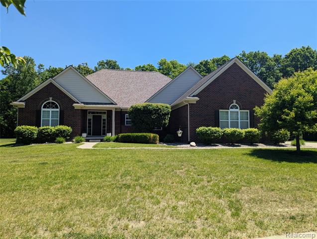 front view picture of 23790 Millwood, South Lyon, MI. 48178