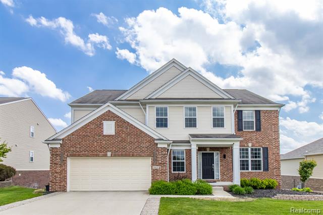 front view picture of 58629 Winnowing Cir S, South Lyon, MI. 48178