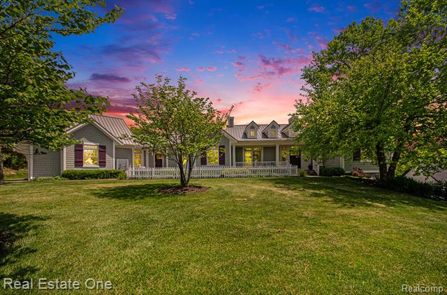 front view picture of 575 Tracy Ln, Milford, MI. 48381