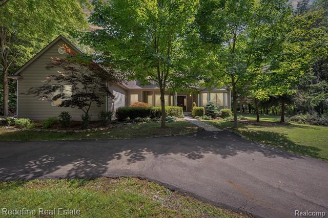front view picture of 1388 Pine Grove, Milford, MI. 48381