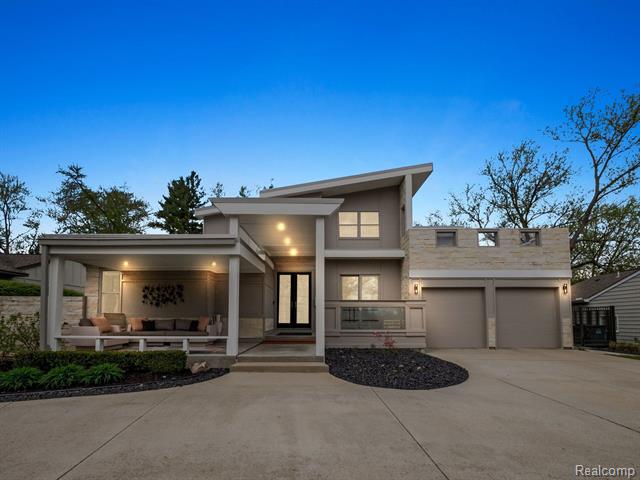 front view picture of 1733 Pembroke Rd, Birmingham, MI. 48009