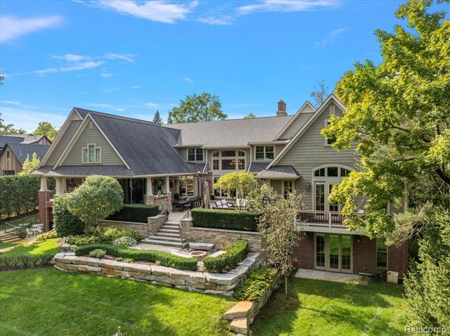 front view picture of 1330 Oxford Rd, Bloomfield Hills, MI. 48304