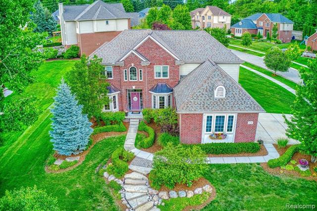 front view picture of 5120 Parkgate, Commerce Township, MI. 48382