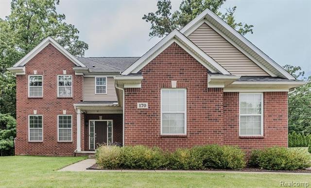 front view picture of 170 W Reed Lake Ct, Walled Lake, MI. 48390