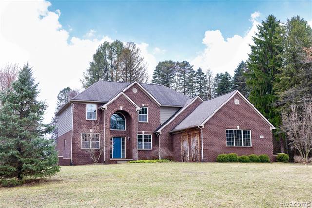 front view picture of 1399 Wildflower Ct, Lake Orion, MI. 48362