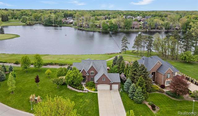front view picture of 1950 Royal Birkdale Dr, Oxford, MI. 48371