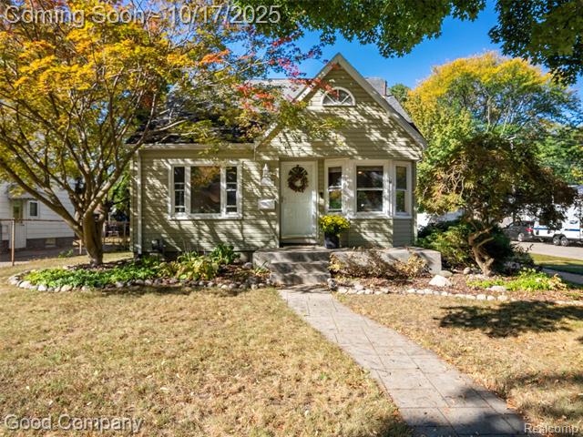 front view picture of 302 N Vermont, Royal Oak, MI. 48067