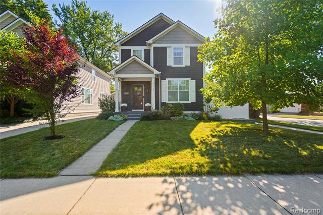front view picture of 800 N Dorchester, Royal Oak, MI. 48067