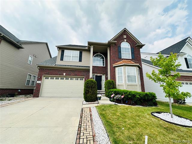 front view picture of 27613 Albert St, Novi, MI. 48374