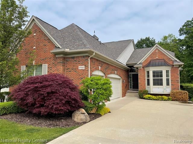 front view picture of 2750 Castlemartin Ct, Rochester, MI. 48306