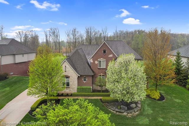 front view picture of 3272 Royal Berkshire Ln, Oakland, MI. 48363