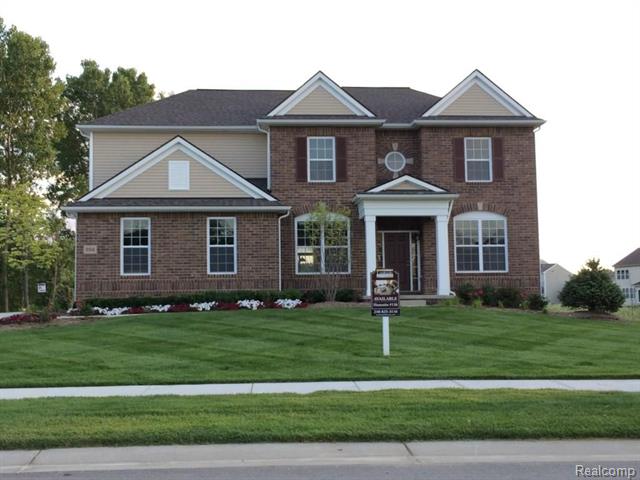 front view picture of 894 Parkway Trl, Oakland, MI. 48363