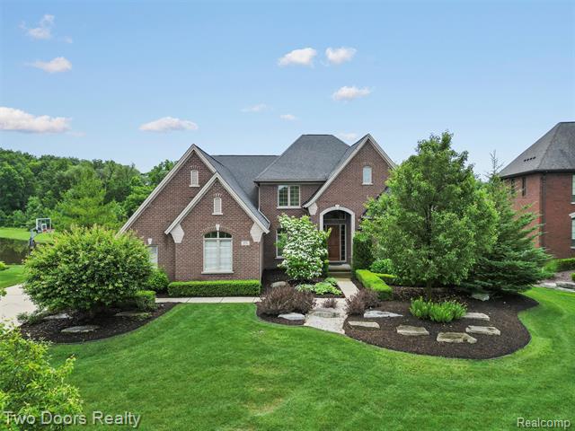 front view picture of 3551 Royal Berkshire Ln, Oakland, MI. 48363