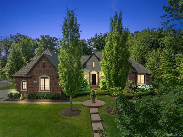 front view picture of 3071 Emeraude Ct, Rochester, MI. 48306
