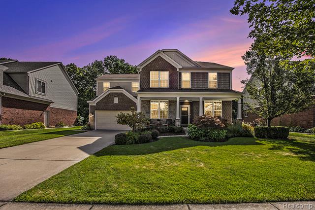 front view picture of 1378 Greythorne Dr, Lake Orion, MI. 48359