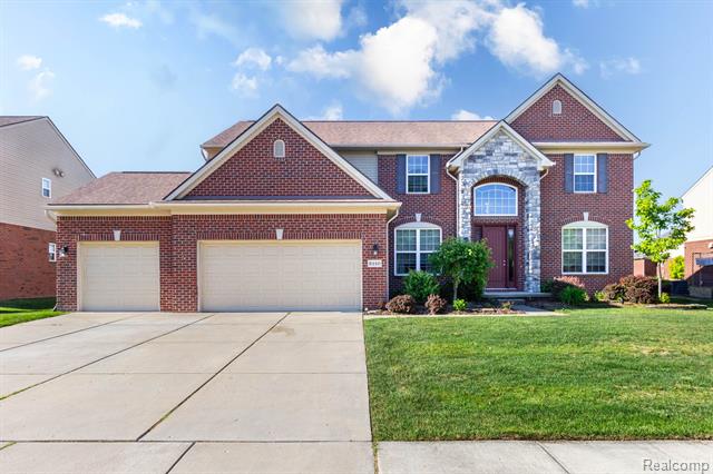 front view picture of 2110 Mayflower, Troy, MI. 48085