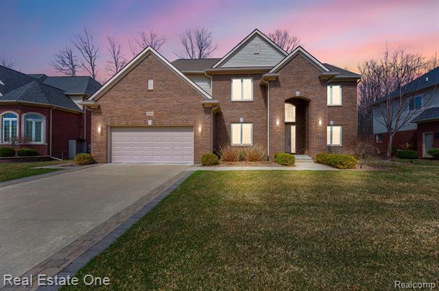 front view picture of 1835 Oak Forest, Troy, MI. 48085