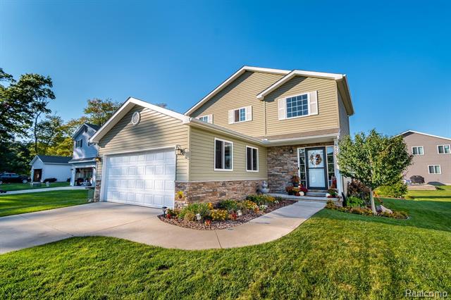 front view picture of 6462 Misty Ct, Waterford, MI. 48327