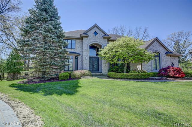 front view picture of 3225 Legacy Ct, West Bloomfield, MI. 48323