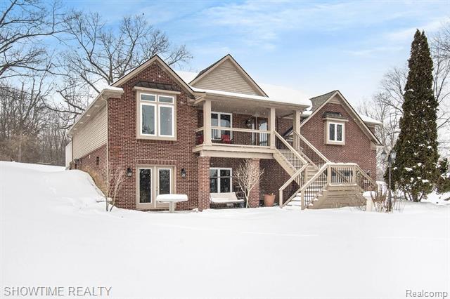 front view picture of 685 Sunset, White Lake, MI. 48383