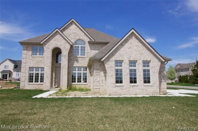 front view picture of 832 W Bay Shore Dr, Oxford, MI. 48371