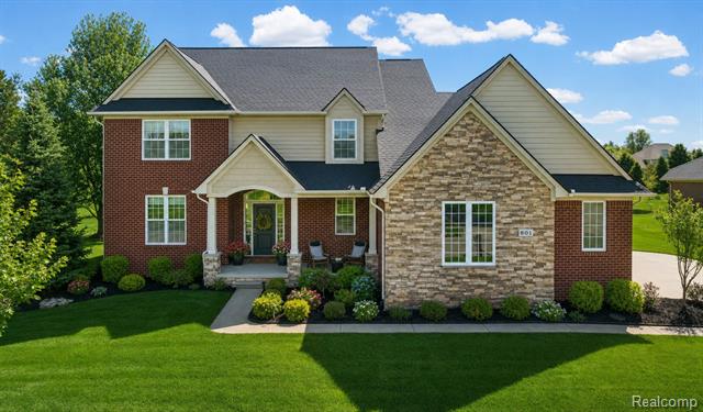 front view picture of 801 Watersmeet Dr, Oxford, MI. 48371