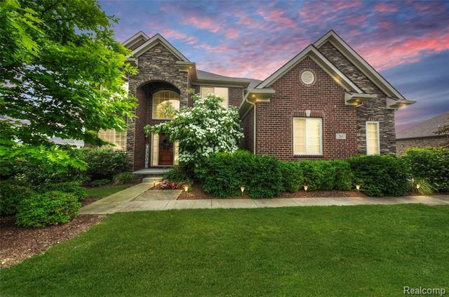 front view picture of 261 Willow Lake Dr, Oxford, MI. 48371