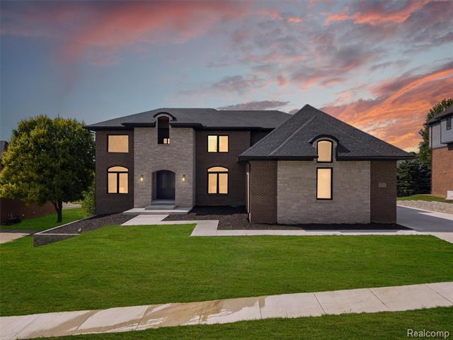 front view picture of 674 Springview Dr, Rochester, MI. 48307