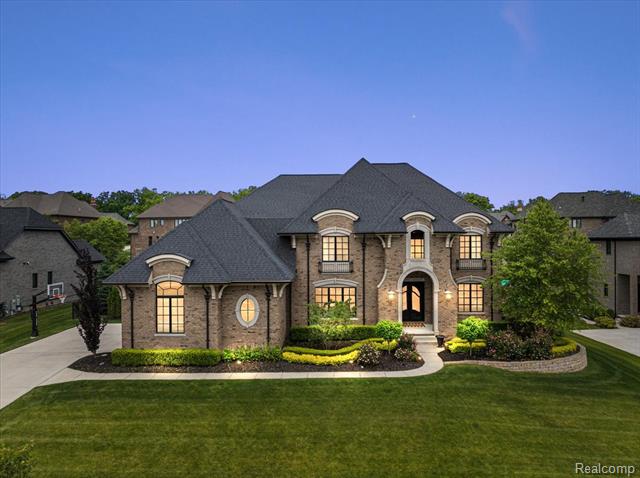 front view picture of 3610 Piccadilly Dr, Rochester, MI. 48309