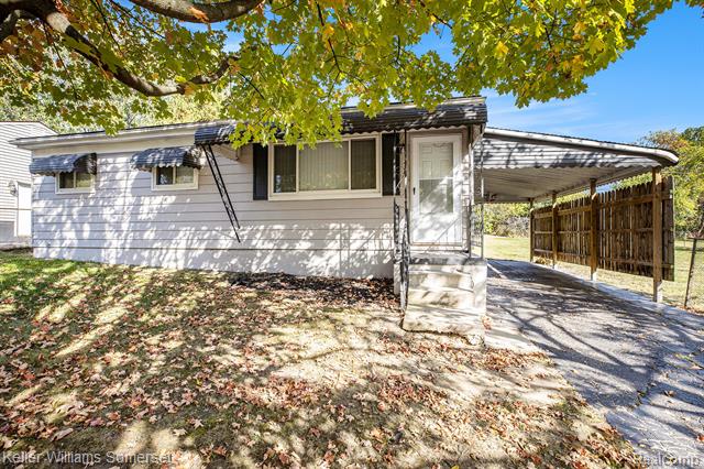 front view picture of 428 Jordon Rd, Pontiac, MI. 48342