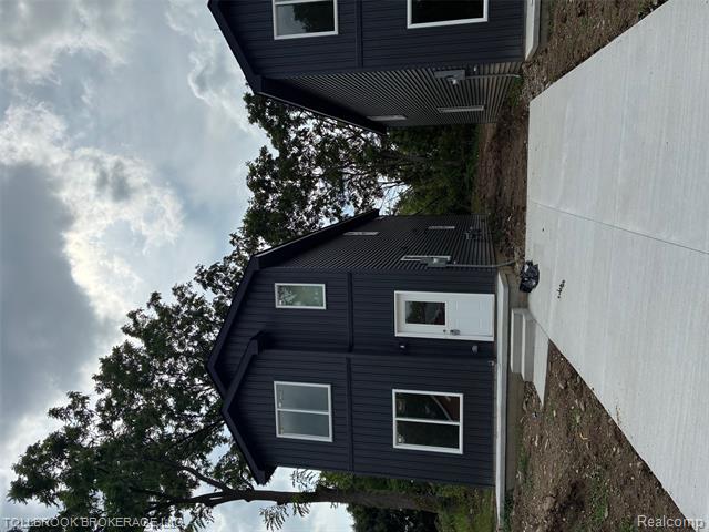 front view picture of 53 N Roselawn St, Pontiac, MI. 48342