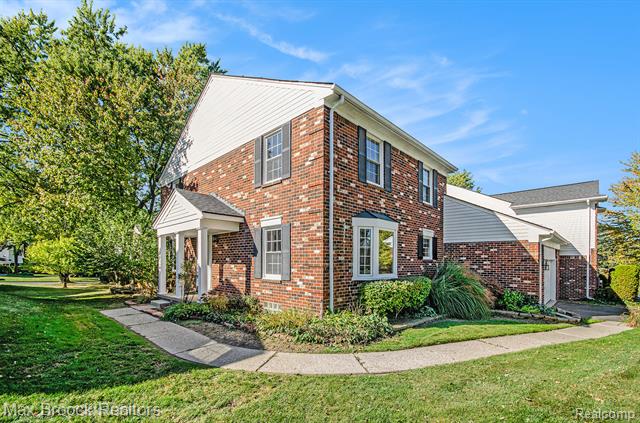 front view picture of 1522 Tannahill Ln Apt 37, Bloomfield Hills, MI. 48304
