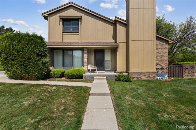 front view picture of 1696 S Hill Blvd, Bloomfield Hills, MI. 48304