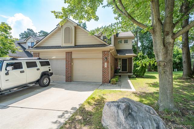 front view picture of 7183 Magnolia Ln, Waterford, MI. 48327