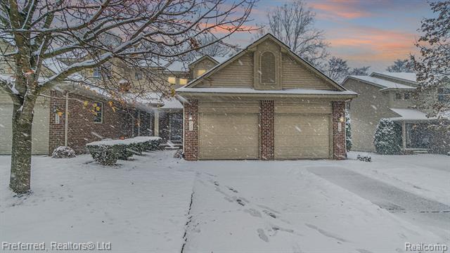 front view picture of 7240 Lavender Ln, Waterford, MI. 48327