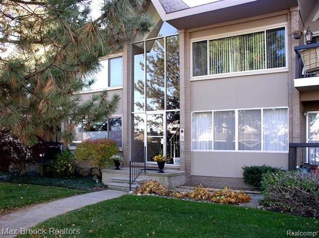 front view picture of 1989 Klingensmith Rd Apt 41, Bloomfield Hills, MI. 48302