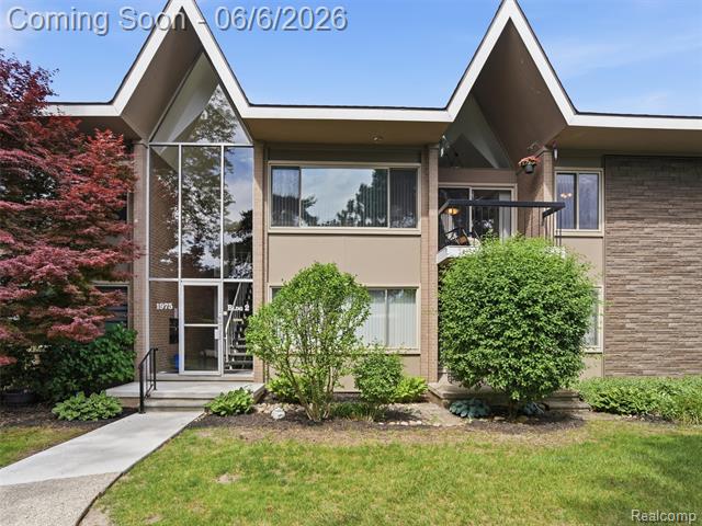 front view picture of 1975 Klingensmith Rd Apt 21, Bloomfield Hills, MI. 48302