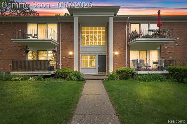front view picture of 448 Fox Hills Dr N # A-1, Bloomfield Hills, MI. 48304