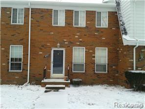 front view picture of 471 Fox Hills Dr N, Bloomfield Hills, MI. 48304