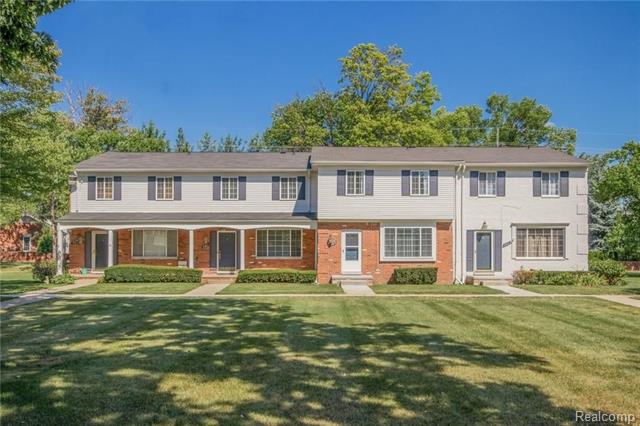 front view picture of 483 Fox Hills Dr N, Bloomfield Hills, MI. 48304