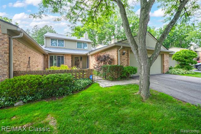 front view picture of 727 Arbor Ct, Bloomfield Hills, MI. 48304